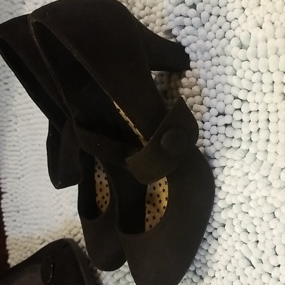 Shoes - Picture 2 of 2